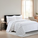 A skin-friendly, breathable, and warm white cotton quilt set