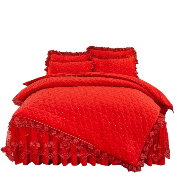 A lace velvet quilted bedding set