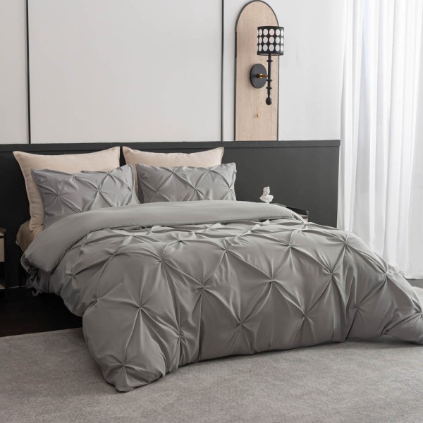 A soft, skin-friendly and warm down quilt bedding set