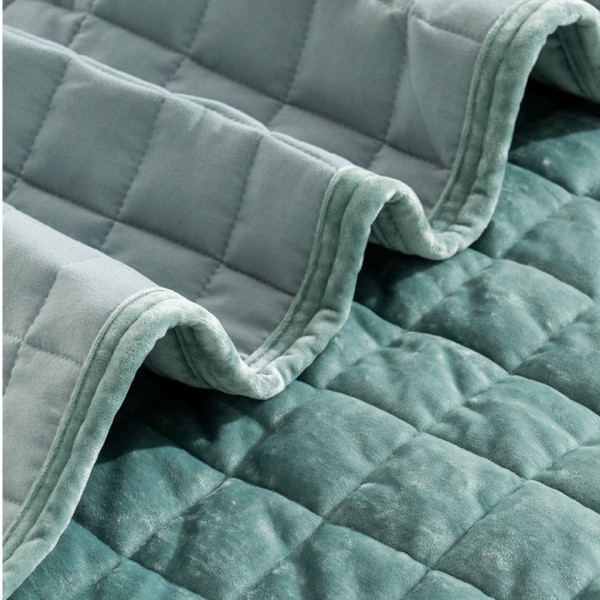 A three-layer quilted warm and lightweight bedding set