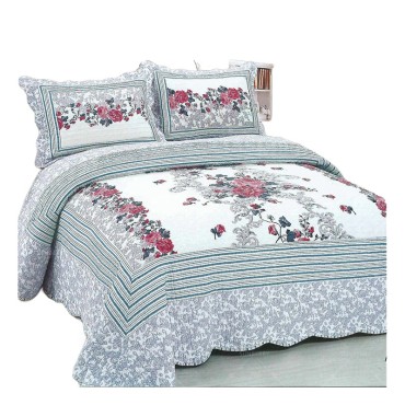 An elegant floral bedspread and quilt set