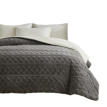 A set of warm, all-cotton quilt covers