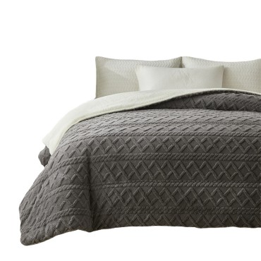 A set of warm, all-cotton quilt covers