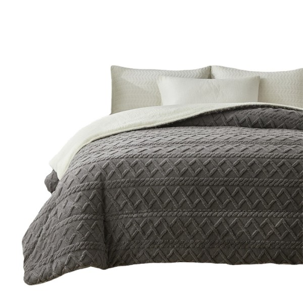 A set of warm, all-cotton quilt covers