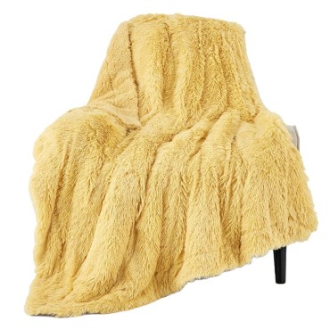 A soft, delicate, and warm fleece leisure blanket