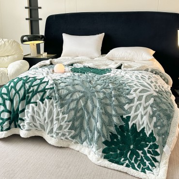 A soft, skin-friendly and warm flannel blanket cover