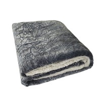 A soft, skin-friendly and warm flannel blanket