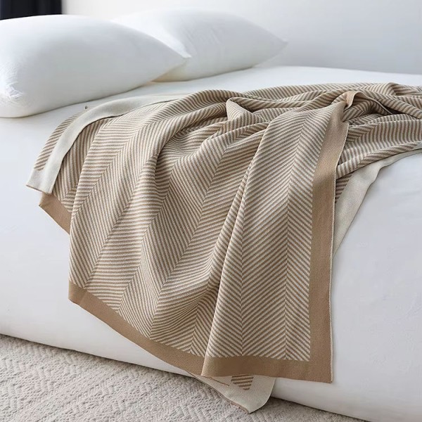 High-end fishbone-patterned knitted super-soft blanket